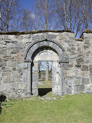 Main portal of the mediaeval Skeidi church, with double chevron arch and columns.