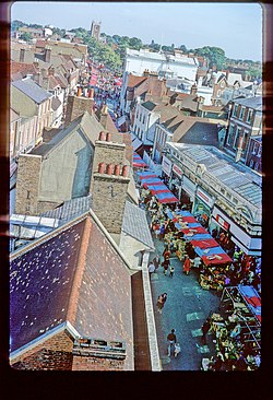St Albans Pasar Hari dari Jam Tower.jpg