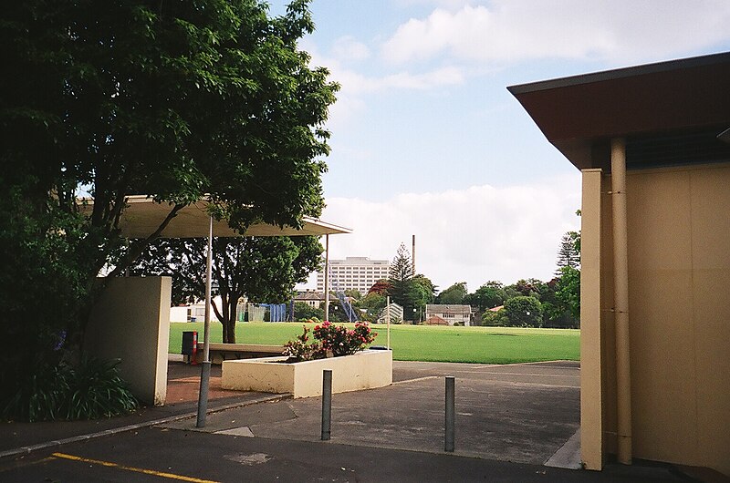 File:St Peter's College cricket field and Outhwaite Park.JPG