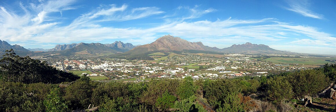 A panorama of Stellenbosch, as seen from Papegaaiberg