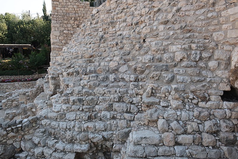 File:Stepped structure unearthed in the City of David.jpg