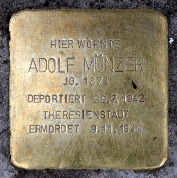 File:Stolperstein Grünberger Str 20 (Frhai) Adolf Münzer.jpg