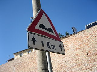 File:Cartello stradale ironico 1.jpg - Wikimedia Commons