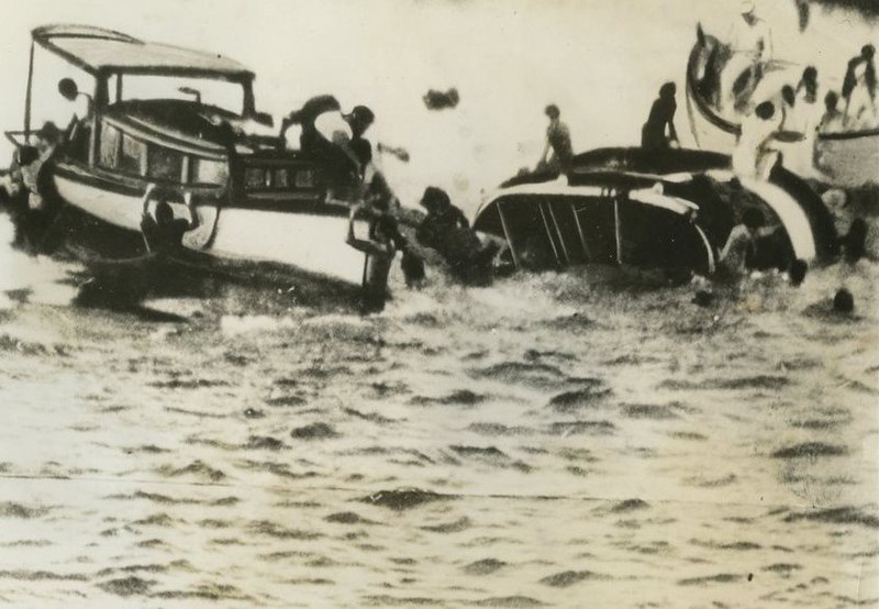 File:Sydney ferry RODNEY capsized and sinking 12 February 1938.jpg