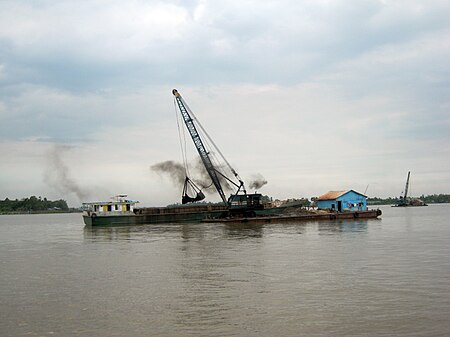 Tập tin:Tàu khai thác cát.jpg