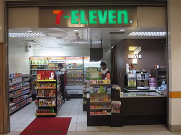 Магазины на 11 рабочей. 7 Элевен магазин. 7-11 Севен Элевен. 7 Eleven США. 7 Eleven внутри.