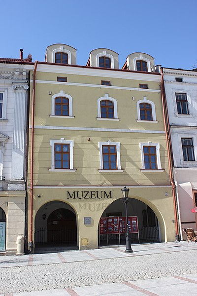 File:Tarnow kamienica Rynek 3.jpg