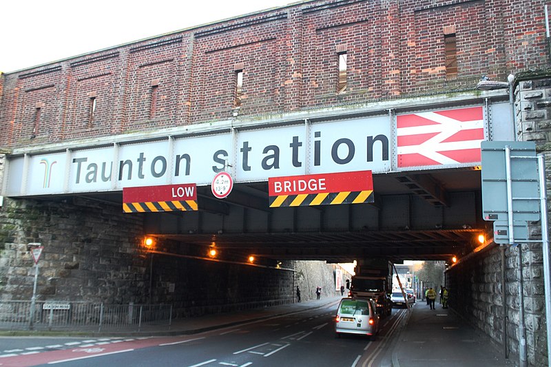 File:Taunton low bridge strike (01).JPG