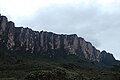 Tepuy Roraima desde campamento base ruta trekking parque nacional Canaima Venezuela.jpg