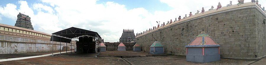 Image of shrines inside the temple Thiruvarur Panorama (1).jpg