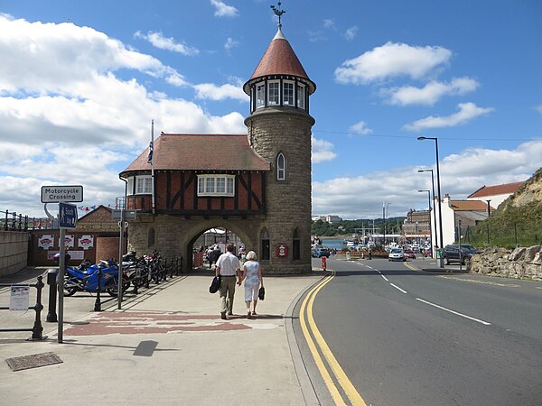 Image: Toll House, Marine Drive, Scarborough (geograph 5450540)
