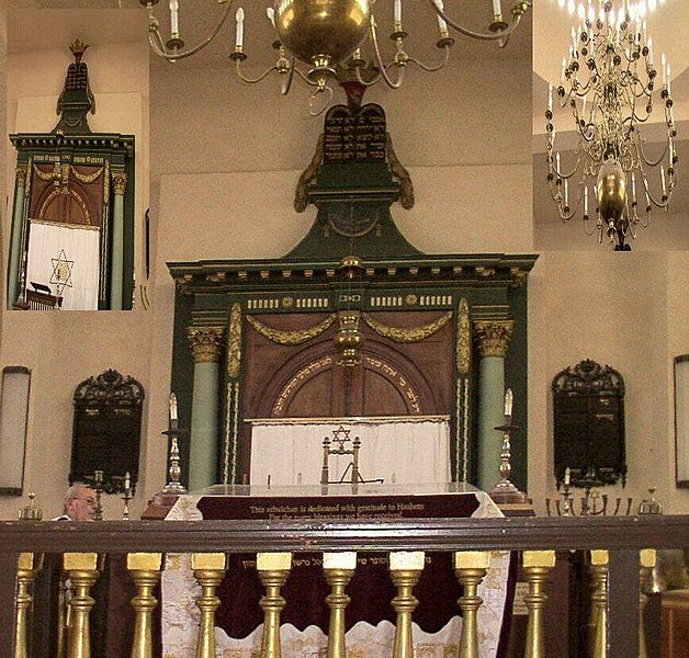 File:Torah ark in kfar batia.jpg