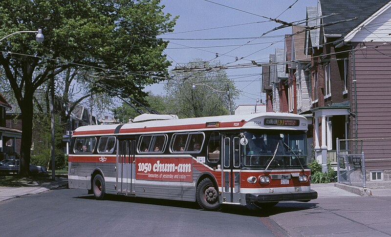 File:Toronto Flyer trolley bus (later livery) in 1987.jpg