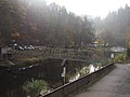 Vorn die Fußgängerbrücke zum Hotel, im Hintergrund die Furt durch die Bode