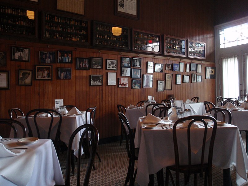 File:Tujaques Dining Room.jpg