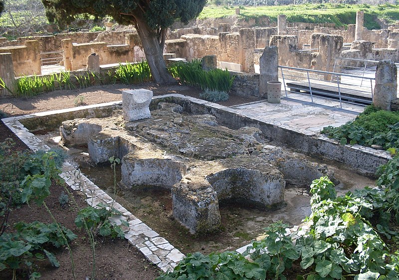 File:Tunis Utique Fontaine.JPG