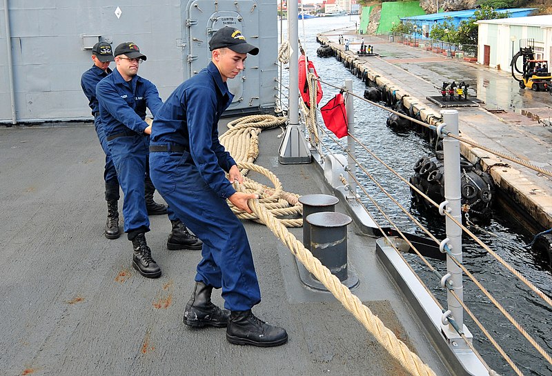 File:U.S. Sailors heave a mooring line aboard the guided missile frigate USS Underwood (FFG 36) as the ship arrives for a port visit in Willemstad, Curacao, Aug. 28, 2012 120828-N-ZE938-049.jpg