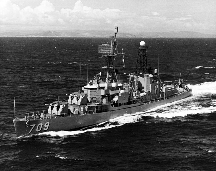 File:USS Hugh Purvis (DD-709) underway at sea circa the mid-1960s.jpg