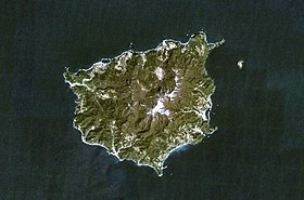 Gambar Pulau Ulleung dan Seonginbong oleh NASA Landsat7. (utara di atas)