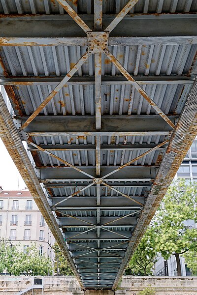 File:Under the Passerelle Mornay, Port de l'Arsenal, Paris 18 August 2015.jpg