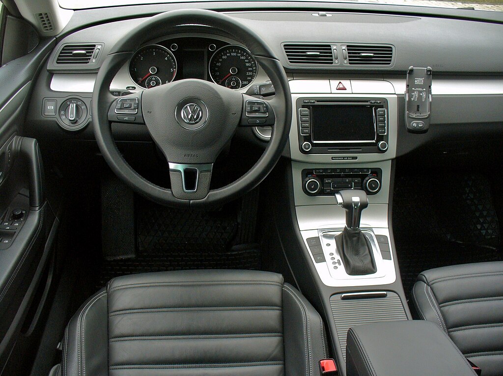 File Vw Passat Cc 2 0 Tdi Dsg Reflexsilber Interieur Jpg