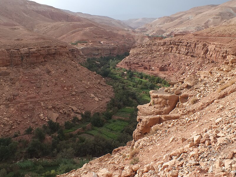 Datei:Valley Ounila near Ait Ou Mazir.JPG