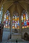 חלונות ויטראז' בקפלה בכנסייה