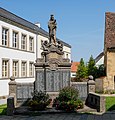 Deutsch: Kriegerdenkmal Vilseck, Landkreis Amberg-Sulzbach, Bayern, Deutschland English: War memorial, Vilseck, district Amberg-Sulzbach, Bavaria, Germany }}