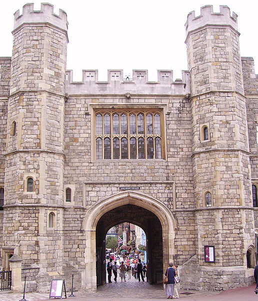 File:Windsor Henry VIII gate 01.JPG