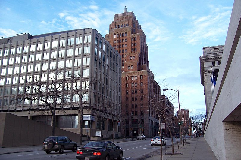 File:Wisconsin Gas Building.jpg