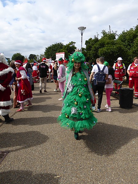 File:World Santa Claus Congress 2018 at Langelinie 12.jpg