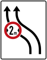 Zeichen 515-11 Verschwenkungstafel – ohne Gegenverkehr mit integriertem Zeichen 264 StVO – zweistreifig nach links; bisher Zeichen 515-12