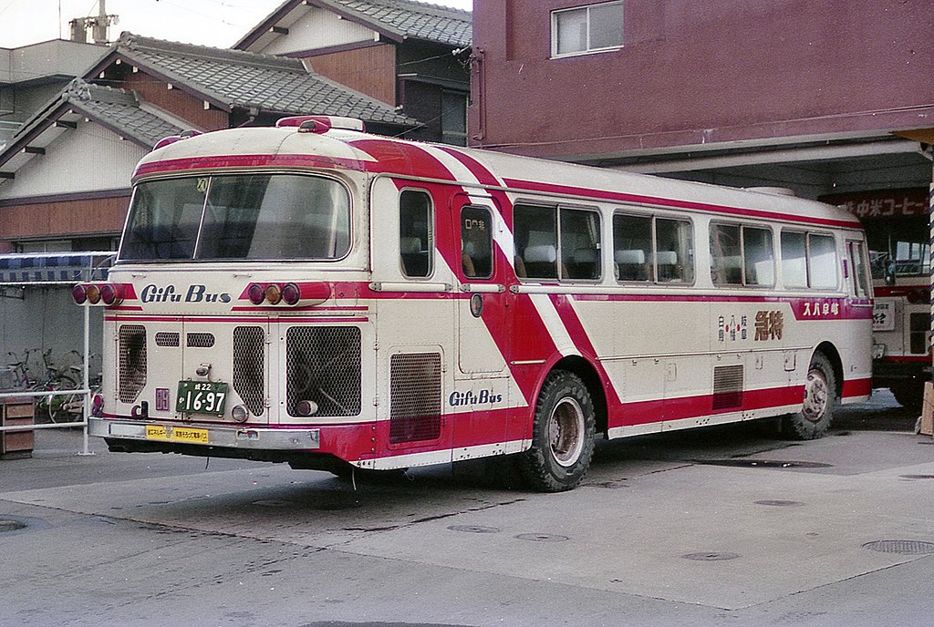 File:川崎重工製丸型車体の岐阜バス三菱ふそうB905N型バス リア側写真 