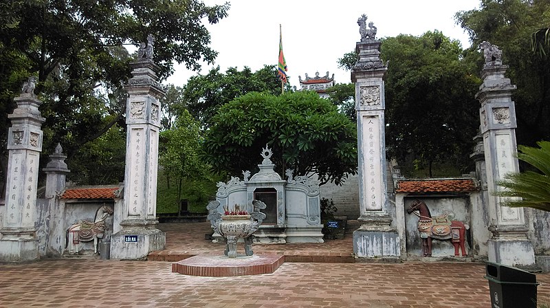 File:Đền Cuông 2, Diễn An, Diễn Châu, Nghệ An.jpeg