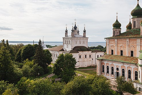 Вид на Успенский Горицкий монастырь с колокольни.jpg
