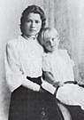 Марія Лівицька з донькою Наталкою.jpg