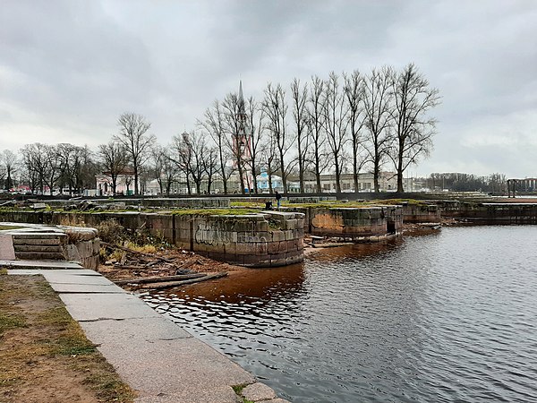 Шлюз в Петровском устье Староладожского канала