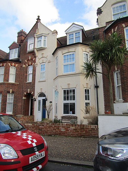 File:-2020-01-06 Knoll Guest House, Alfred Road, Cromer.JPG