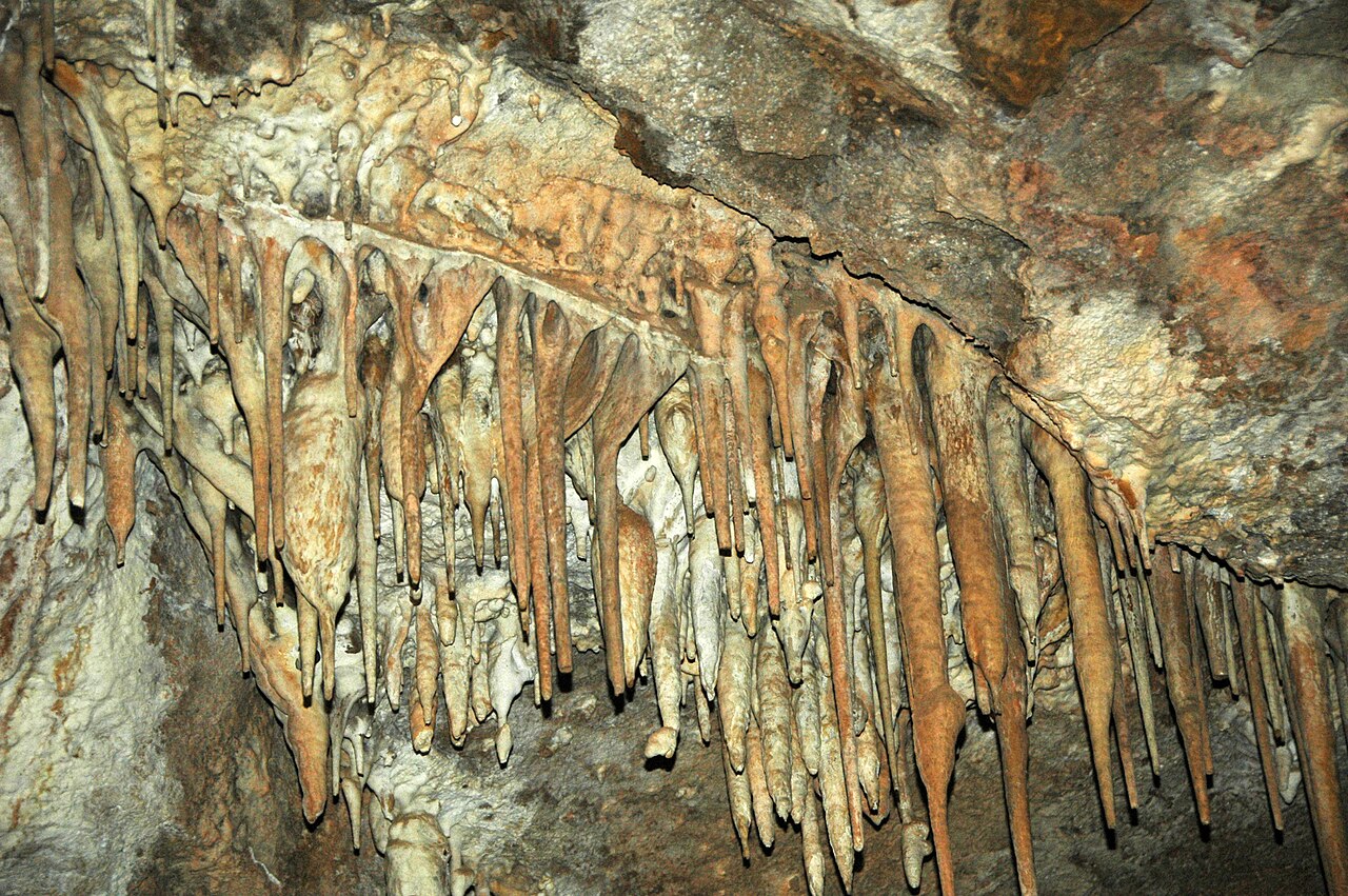 Пещера ветра. Пещера ветров Колорадо. Сталактиты в архитектуре. Stalaktitlar. Cave of the Winds Colorado.