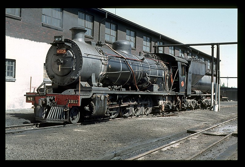 File:064f. 1980-12. De Aar Depot. Class 14A 1911 AIDA - SAR.jpg