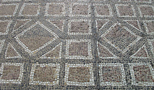 Mosaic romà a l'exterior de l'església