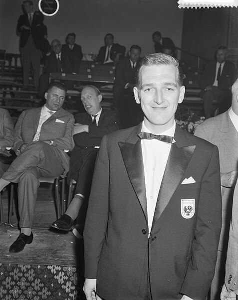 File:1961 World Three-cushion Championship, Johann Scherz (AUT), Bestanddeelnr 912-3753.jpg