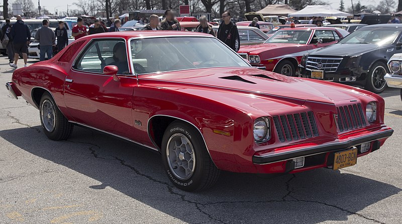 Файл:1974 Pontiac Grand Am two-door Hardtop in red, front right.jpg