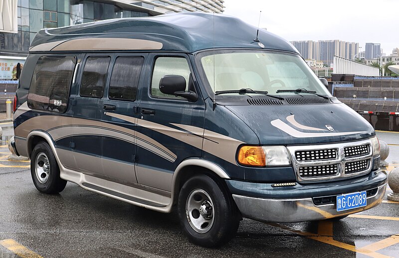 File:1998 Dodge Ram Van campervan (front).jpg