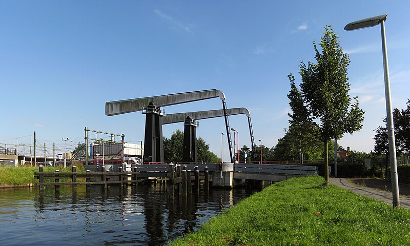 File:20120816 Van Hallbrug Spoorbrug Noord-Willemskanaal Groningen NL.jpg