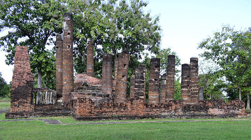 File:201312161404b HL ps Sukhothai, Wat Chedi Si Hong.jpg