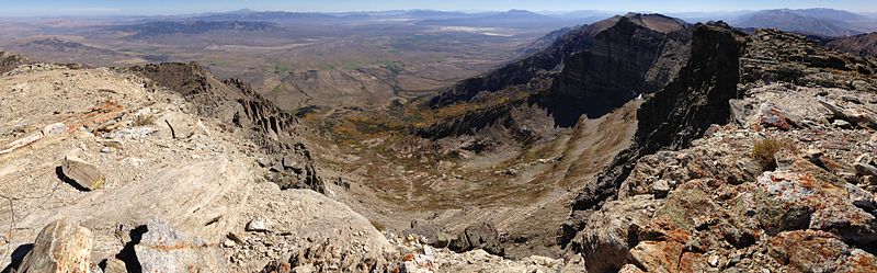 File:2014-09-24 12 17 48 Panorama of Lizzie's Basin from the summit of Hole-in-the-Mountain Peak, Nevada.JPG