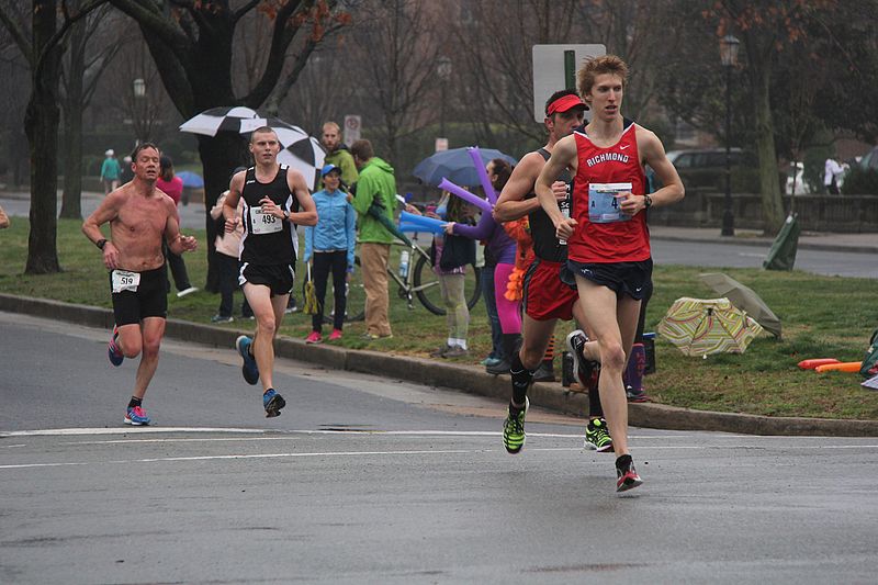 File:2014 Ukrop's Monument Avenue 10k by Martin's (13491419293).jpg