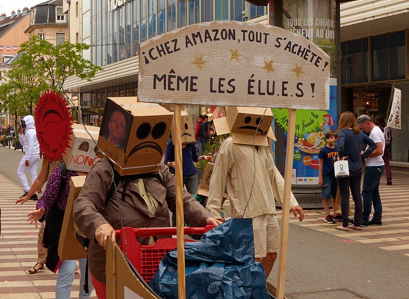 Manifestation du collectif Gafamazone, à Belfort, le 03 juillet 2021 800px-2021-07-03_15-10-46_parade-anti-amazon-Belfort