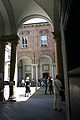 Ingresso al cortile / Entrance to the courtyard.